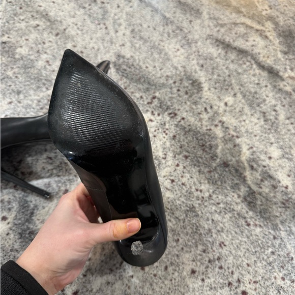 Steve Madden Black Pointed Toe Leather Pumps - Picture 6 of 7